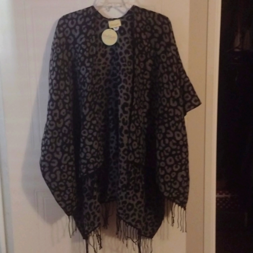 Viv&Lou shawl one size fits most new